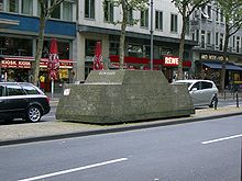 220px-Skulptur_Ruhender_Verkehr_Koeln2007